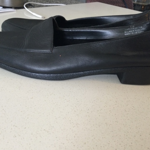 Gorgeous Black Leather Ladies Loafers - Picture 3 of 8